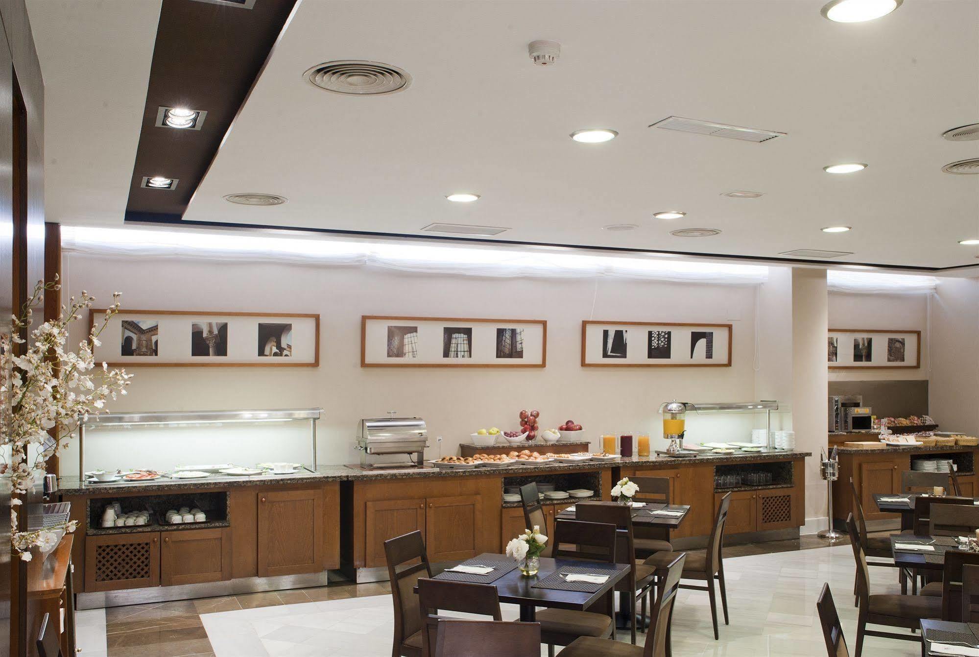 Exe Ciudad De Cordoba Hotel Restaurant photo